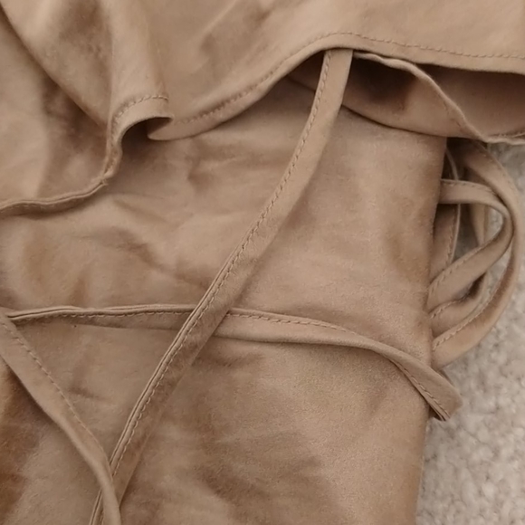 BCBG Max Azria Silk wrap top. VINTAGE - Picture 7 of 8